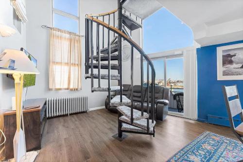 DO with AC Awesome Waterfront Marina Home