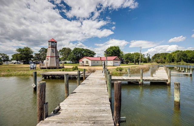 Dock Access: Waterfront Cottage in Avenue!
