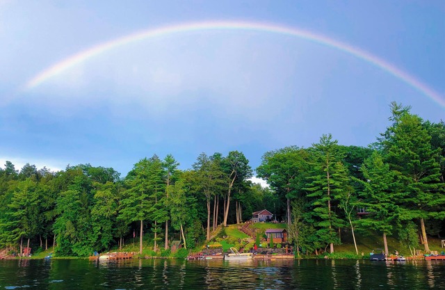 Dockside Manor-Family and Pet friendly- Private Dock,Gameroom, Firepit & Hot Tub