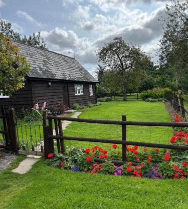 Dog & Family Friendly Private Cottage in Orleton