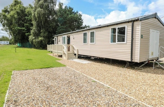 Dog Friendly 3 Bedroom Static Caravan in Fritton