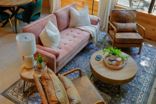 Dog-Friendly A-Frame with Firepit and Fall Foliage