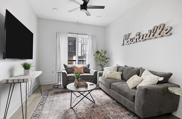 Dog-friendly condo with AC & shared rooftop deck - walk everywhere