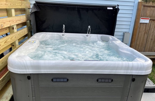 Dog friendly cottage with HOT TUB and fenced in backyard!