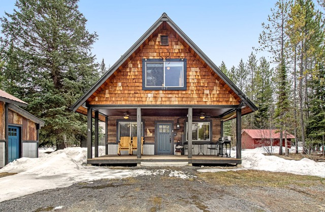 Dog-Friendly Home with Private Hot Tub, WiFi, Wood Stove, Grill, and Firepit