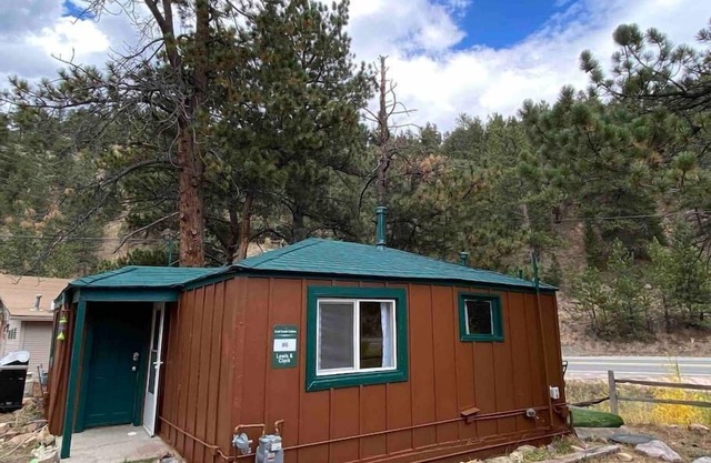 Dog-friendly Lewis & Clark Cabin on Coal Creek - Boulder/Golden