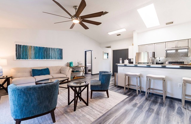 Dog Friendly Modern Beach 3bd/2ba
