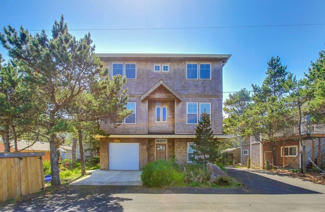 Dog-friendly Neskowin Village home w/ocean views, private hot tub, & patio
