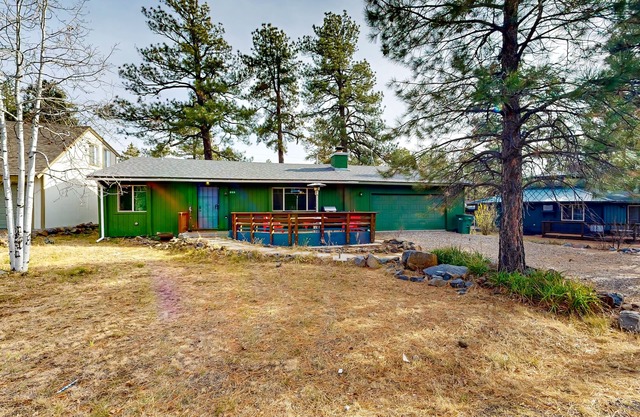 Dog-friendly rustic retreat with enclosed yard, grill, wood stove, games, & W/D