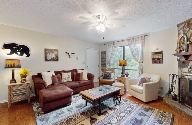 Dog friendly Sugar Mountain condo w/mountain views & stone fireplace