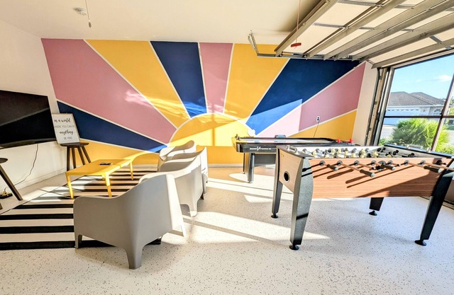 Dog friendly summer escape: Waterfront, Game Room, Hot Tub