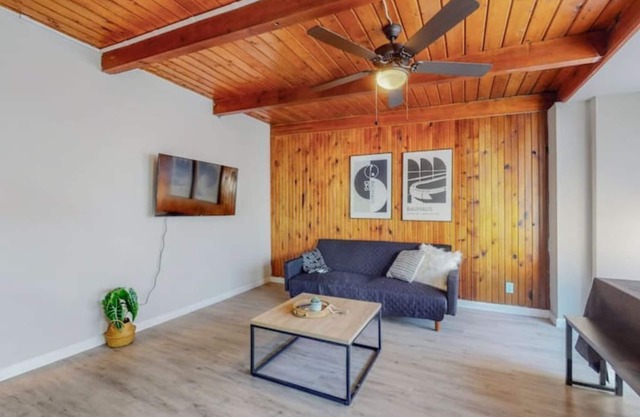 ⟫ Dog Run & Courtyard 2 Bedroom Apt w/King Bed W&D