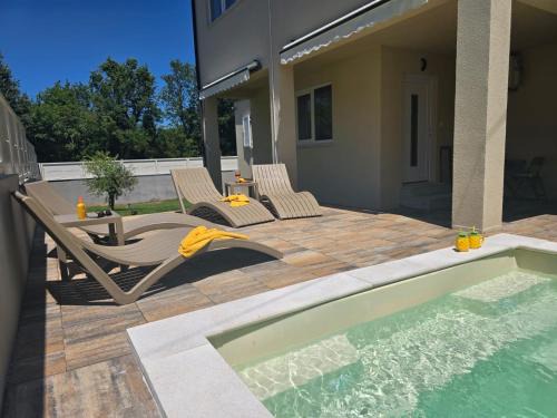 Dolce vita - apartments with pool near Poreč