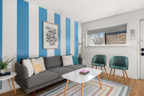 Dolly Apt on Music Row sleeps 12