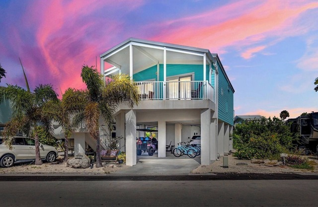 *DOLPHIN DAYDREAMS @ VENTURE OUT* New Home in Resort Community + LAST KEY SERV