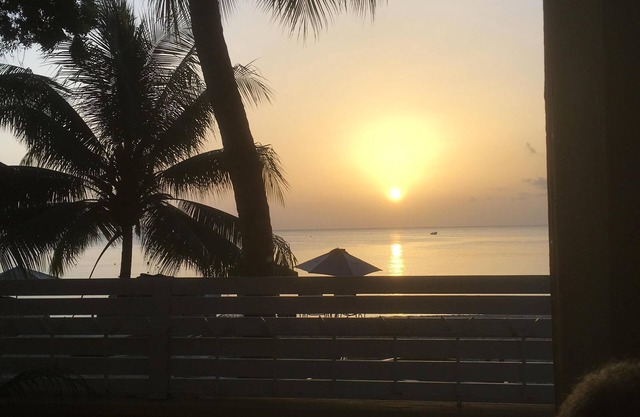 DolphinBay beachfront bungalow directly on the platinum WestCoast, 2Beds, 2Baths