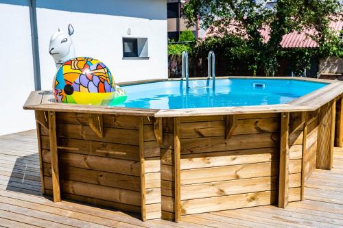 Dom Belona z prywatnym podgrzewanym basen i jacuzzi