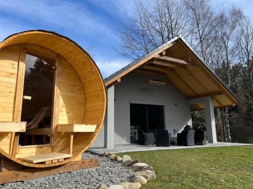 Dom nad Stryszawką z BALIĄ i SAUNĄ - domek wypoczynkowy