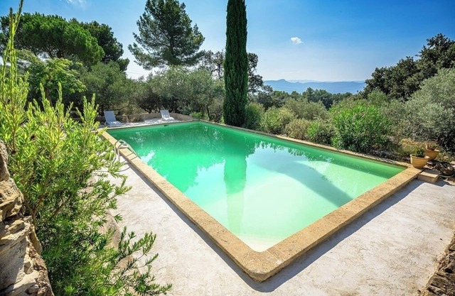 Domaine Clément Sainte Victoire, 7ha of tranquility 17 km from Aix