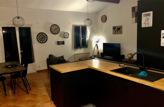 Domaine plan des Devens : 4* T3 Roussillon gîte with shared pool