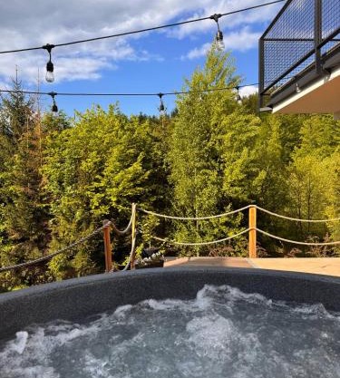 Domki Dwa jelonki - balia z jacuzzi i sauna