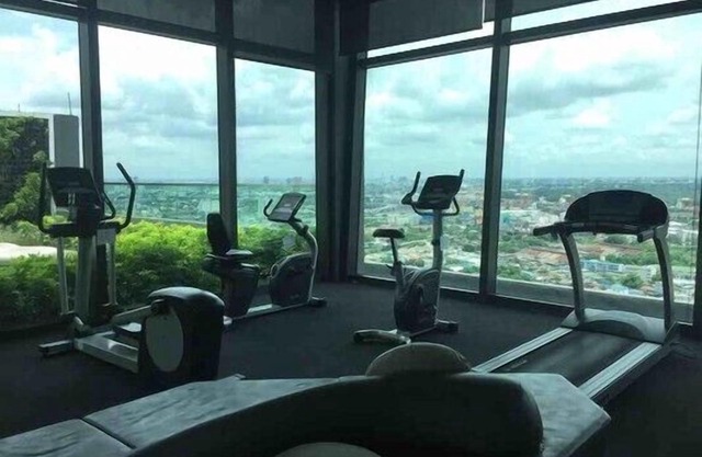 Doorstep BTS Sukhumvit Line + Wifi