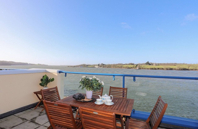 DORNBERG, family friendly, character holiday cottage in Y Felinheli
