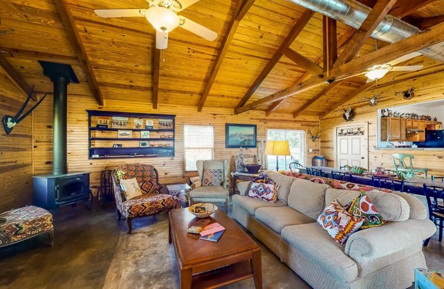 Doss Hideout Lodge