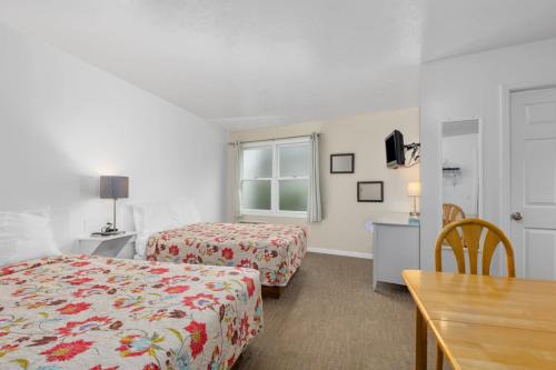 Double Bed Suite with Full Kitchen