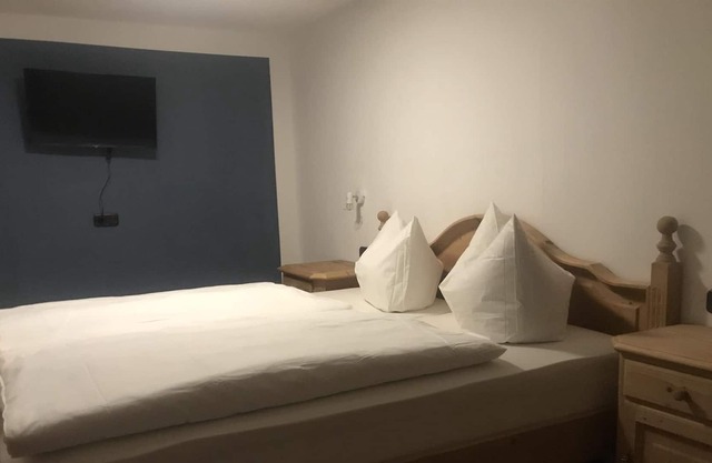 Double room (2-3 P) with shower / WC - Gasthof Hirsch