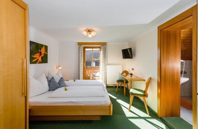 Double room with shower, WC (long-term rate) - Linharterhof - Urlaub am Bauernhof