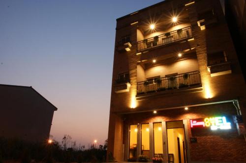 Douzi Hotel-Xpark. Gloria Outlets. Taoyuan MRT