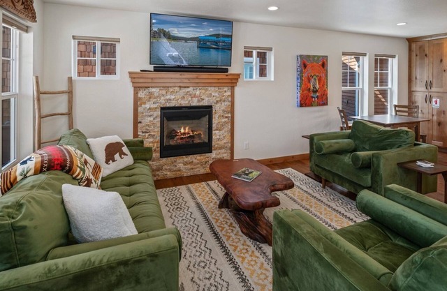 Dover Bay | Sleeps up to 10 | Private Hot Tub