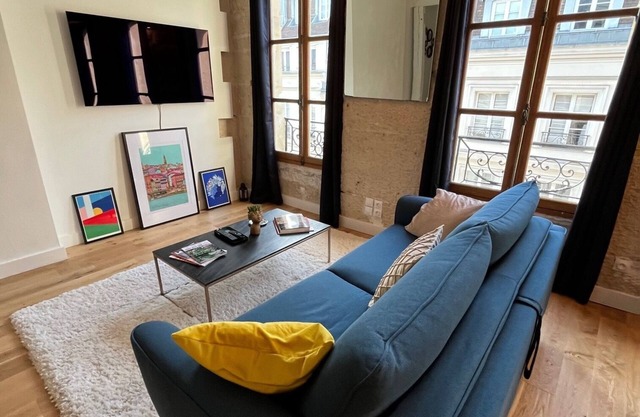 Down Town Saint Honore Palais Royal Louvre