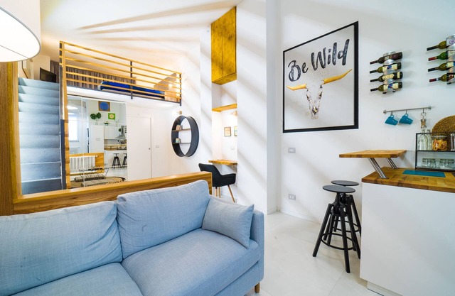 Downtown apartment with whirlpool shower, within walking distance of metro tramway