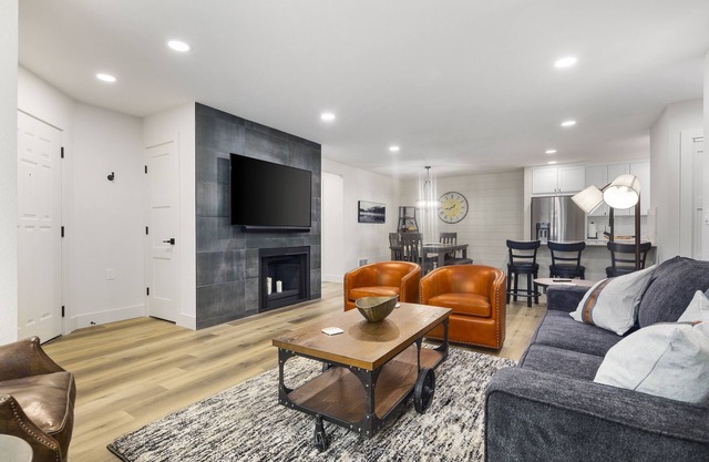 Downtown Bellevue! 2BD-total REMODEL, walk to all the great restaurants!
