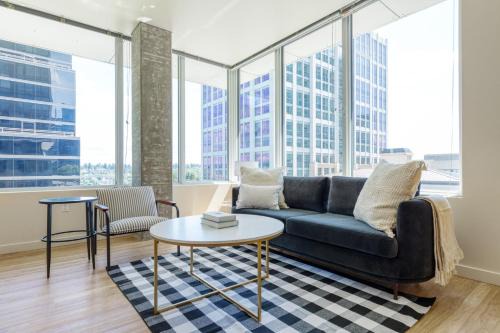 Downtown Bellevue 2BR w Lounge Gyms nr shops SEA-122
