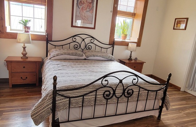 Downtown Black Mountain Escape