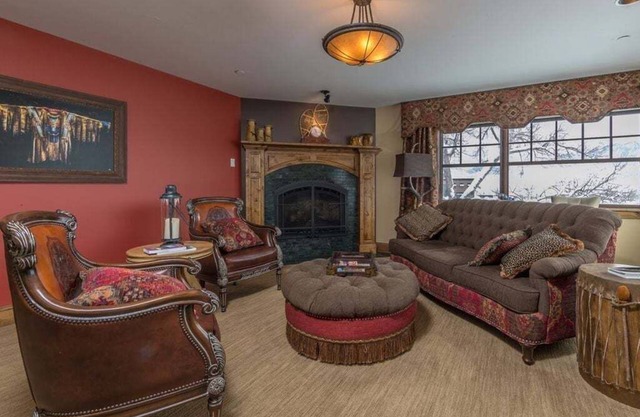 Downtown Bozeman home w/gorgeous mountain views, close to MSU - Main Street Retreat