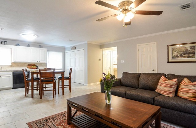 Downtown Charmer W/WiFi, Close to Colleges, Restaurants & Hospital
