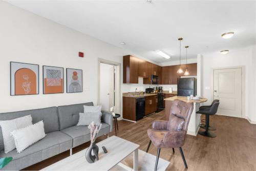 Downtown Delight 2BR 2BA Fully Equipped Amenities