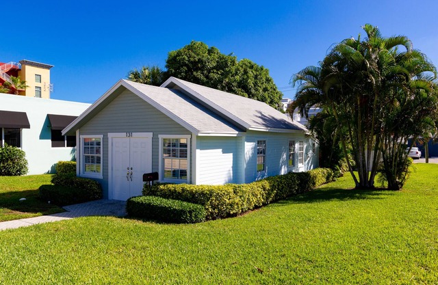 Downtown Delray Beach Vintage Cottage