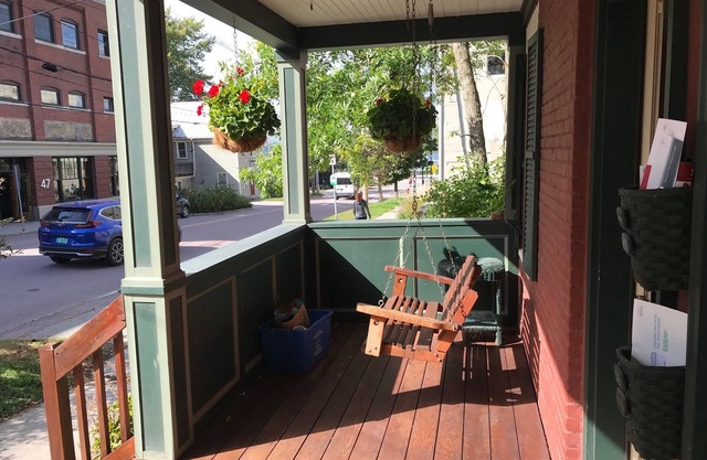 Downtown duplex with yoga room, 1 block from Lake Champlain
