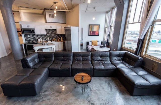 Downtown Duplex with Panoramic View (12 Beds)