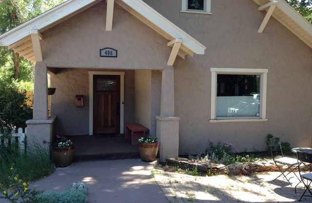 Downtown Flagstaff Bungalow - 5 minute walk to downtown