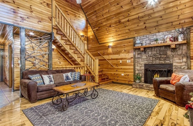 Downtown Gatlinburg Cabin – Hot Tub, Spacious 3BR & Family-Friendly Amenities