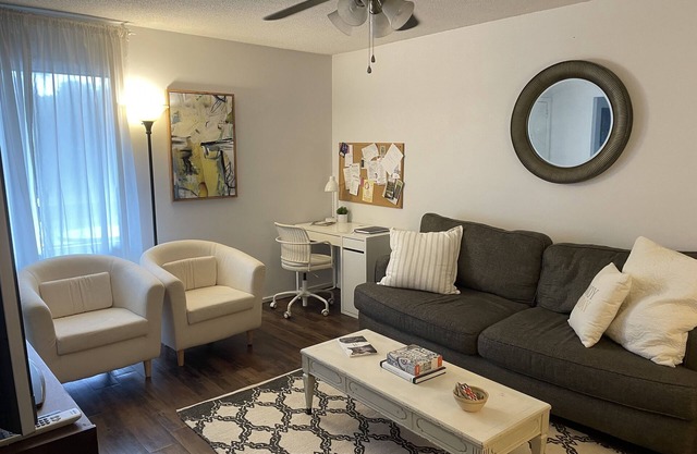 Downtown Greenville Historic District Vacation/Corporate Condo!