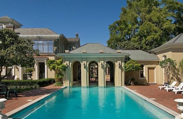 Downtown Historic Mansion: Pool, Park, Ponds and much more!