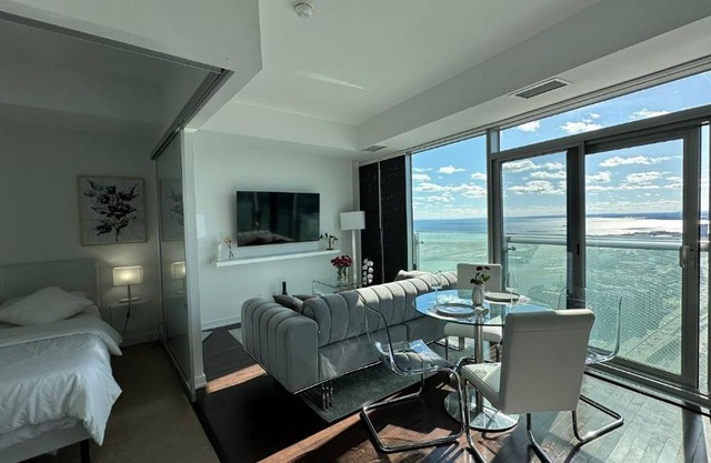 DOWNTOWN, LUXURY CONDO, CN TOWER, ROGERS CENTER, SCOCIA ARENA, UNOBSTRUCTED VIEW