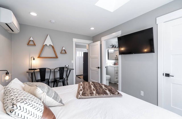 Downtown Studio Apartment in Eugene’s Heart!